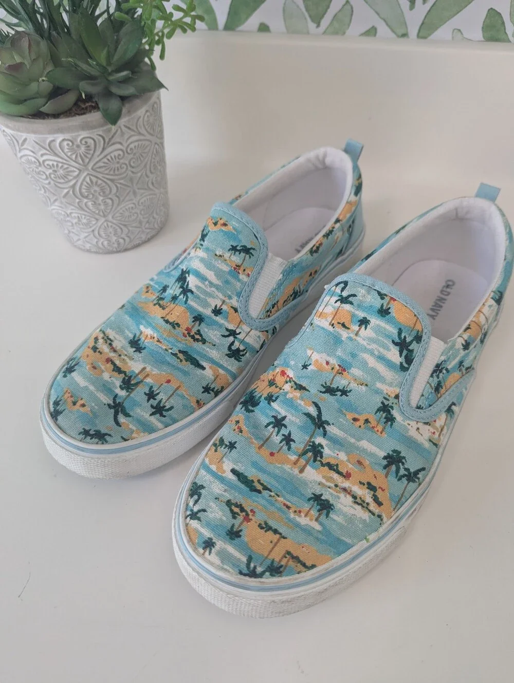 Old Navy tropical slip-on sneakers Bright blue beach print Palm trees, islands 6